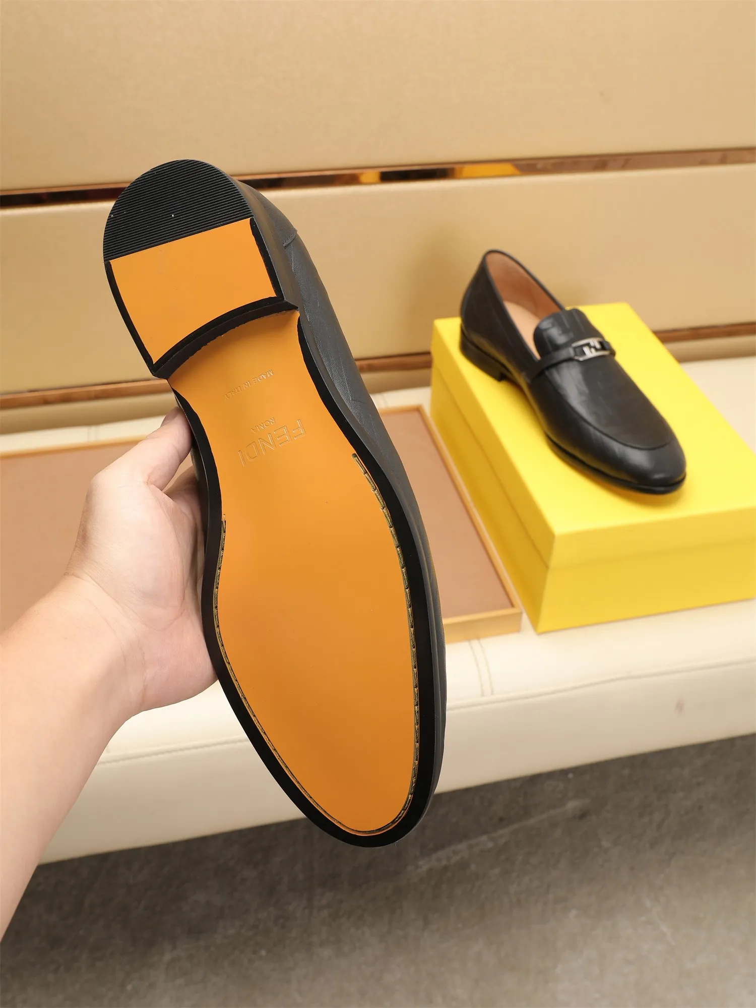 Men's shoes💰460 🕷🕷【FENDI】The latest men's formal leather shoes🇨🇳Classic series not to be missed💯The first layer is made of imported first-layer cowhide☘Original quality, the leather is smooth and delicate🎋Awesome version, perfect streamlined outline🍇Cowhide lining, size 38-44 (customized at 45.46)...